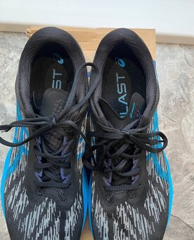 ASICS veľ. 49 Novablast 3 black/island blue - 10