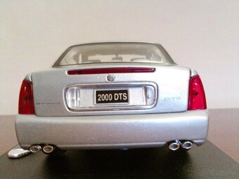 Cadillac 2000 Deville DTS 1:18 Maisto - 10