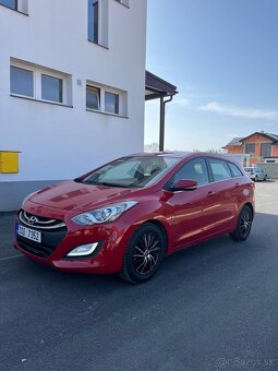 Hyundai i30 1.6 diesel 81kw 2015, nová stk - 10