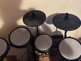 Alesis Nitro Max Kit + Expansion Pack, Bluetooth - 10