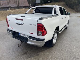 Toyota Hilux 2,4 - 10