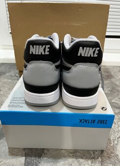 Nike Sneakersy 49,5 Attack QS SP FB8938 001 Sivá - 10