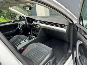 Volkswagen Passat Variant 2.0 TDI BMT R-Line Highline - 10