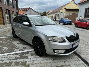 Škoda Octavia Combi 2.0 TDI Elegance/Style DSG - 10