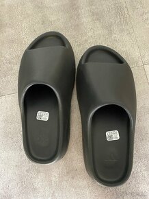 Yeezy slide by Adidas šľapky 44 - 10