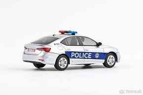 Škoda Octavia IV zahraniční policie 1:43 Abrex - 10
