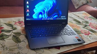 Predám notebook Fujitsu u747 - 10