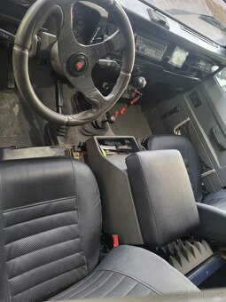 Land Rover Defender 90 - 10