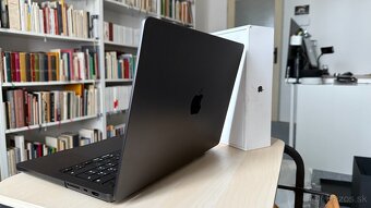 MacBook Pro 14" M3 PRO SK 2023 Vesmírne čierny - 10