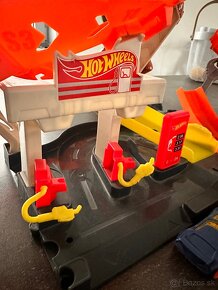 Hot Wheels Toxic Gorilla Slam - 10