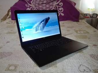 Dell. Intel i5. 17,3 HD+. 256 GB SSD.8GB. nVidia 2+4GB. - 10