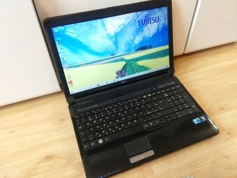 15,6" Fujitsu Lifebook / Intel core i5 / 256gb ssd / 8gb ra - 10