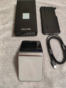 Samsung Galaxy Z Flip 5 256GB,8GB RAM - 10