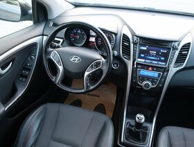 Hyundai i30 CW 2015 CRDi 110k, vyhrievané sedačky, PANORAMA - 10