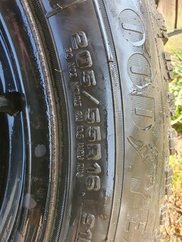 Predám zimné pneu Goodyear 205/55 R16 rozteč 5x112 - 10