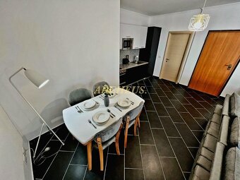 2 izbový apartmán na predaj v Albánsku s lódžiou - 10