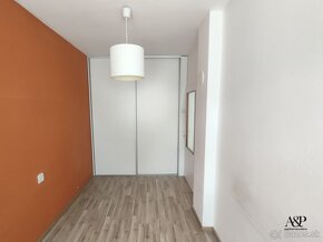 NA PREDAJ 4 IZBOVÝ RODINNÝ DOM S GARÁŽOU, POZEMOK 800 M2, KU - 10