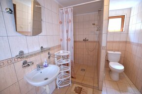 Rodinný dom s dvoma apartmánmi na predaj v Santovke - 10