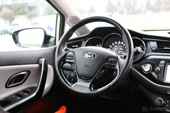 Kia Cee´d SW 1.6 CRDi VGT Platinum A/T - 10