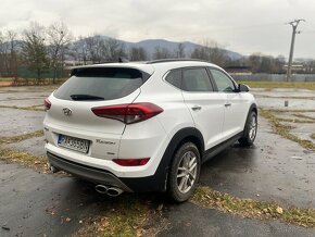 Hyundai Tucson 2.0 Premium - 10