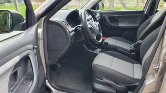 Škoda Fabia 1,4 /16V,Benzín  naj. 40.000km, Garážovana. - 10