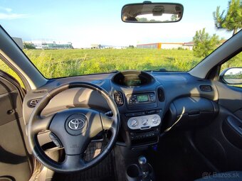 Toyota Yaris Verso - 10