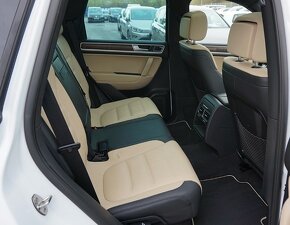 Volkswagen Touareg II. 3.0 TDI V6 Exclusive - 10