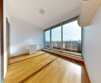 Penthouse s veľkou slnečnou terasou a dvomi parkovacími mies - 10