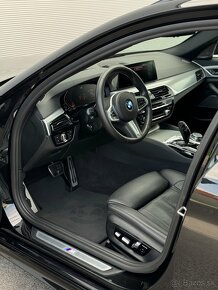 BMW 540d Touring xDrive M paket Harman/Kardon/Pano/Vetranie - 10