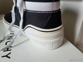 Givenchy sneakers 100% original. nove. - 10