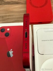 Predám Apple iPhone 13 128GB RED Malé známky opotrebovania - 10