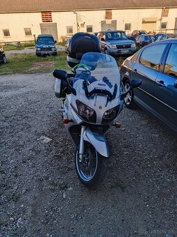 YAMAHA FJR 1300 - 10