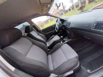 Volkswagen Golf 1.9 TDI 81Kw - 10