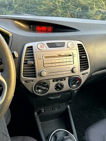 Predám HYUNDAI i20 1,2 Classic Plus AIC - 10