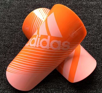 Adidas futbalové chrániče - 10