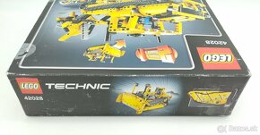 LEGO Technic 42028 Bulldozer - 10