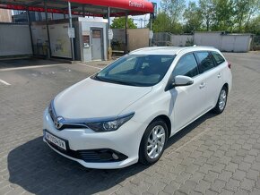 Predám Toyota Auris Tourer Šport 1.4D4D - 10