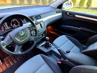 Škoda Superb II Combi 2.0 TDI (2013) - 10