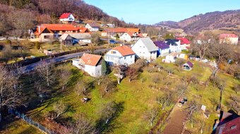 Rodinný dom s altánkom, garážou a hospodárskou budovou - 10