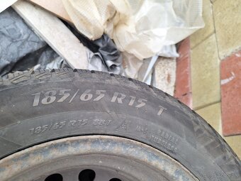 Kia plechové disky + zimné pneu 185/65  R15 + puklice KIA - 10