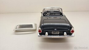 CHEVROLET THUNDERBIRD 1:18 - 10