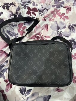 Louis Vuitton Monogram LV Messengwr Bag - 10