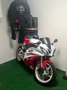 Yamaha R6 - 10