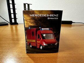 MERCEDES BENZ Sprinter + Actors Shell 1:72 model - 10