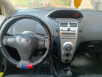 TOYOTA YARIS 1,0 BENZÍN, 51KW, 2008, PÔVODNÝ LAK - 10