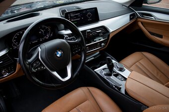 BMW Rad 5 Touring 530d xDrive A/T 2019 so strešnými nosičmi - 10