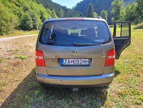 Volkswagen Touran - 10