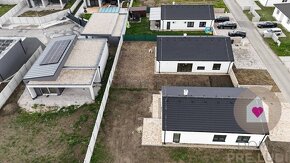 Krásny 4 izbový RD bungalov 92,26 m2 na pozemku 495 m2, Sene - 10