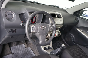 40- TOYOTA Urban Cruiser, 2010, benzín, 1.4i, 74 kW - 10