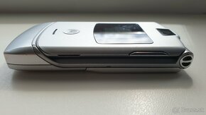 Predám Motorolu Razr V3 Silver... - 10